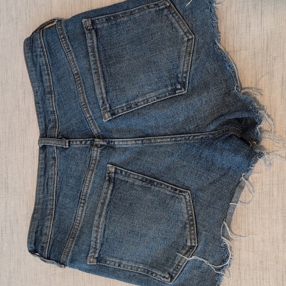 Old Navy High Rise Cutoff Shorts Medium Wash Size 6 Secret Smooth Pockets - Picture 13 of 13